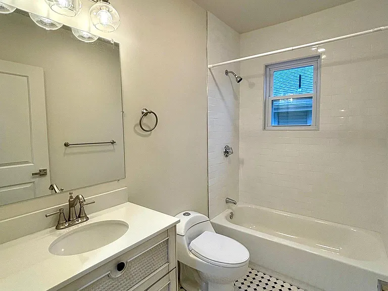 9 Bartlett St #2 — Photo 5