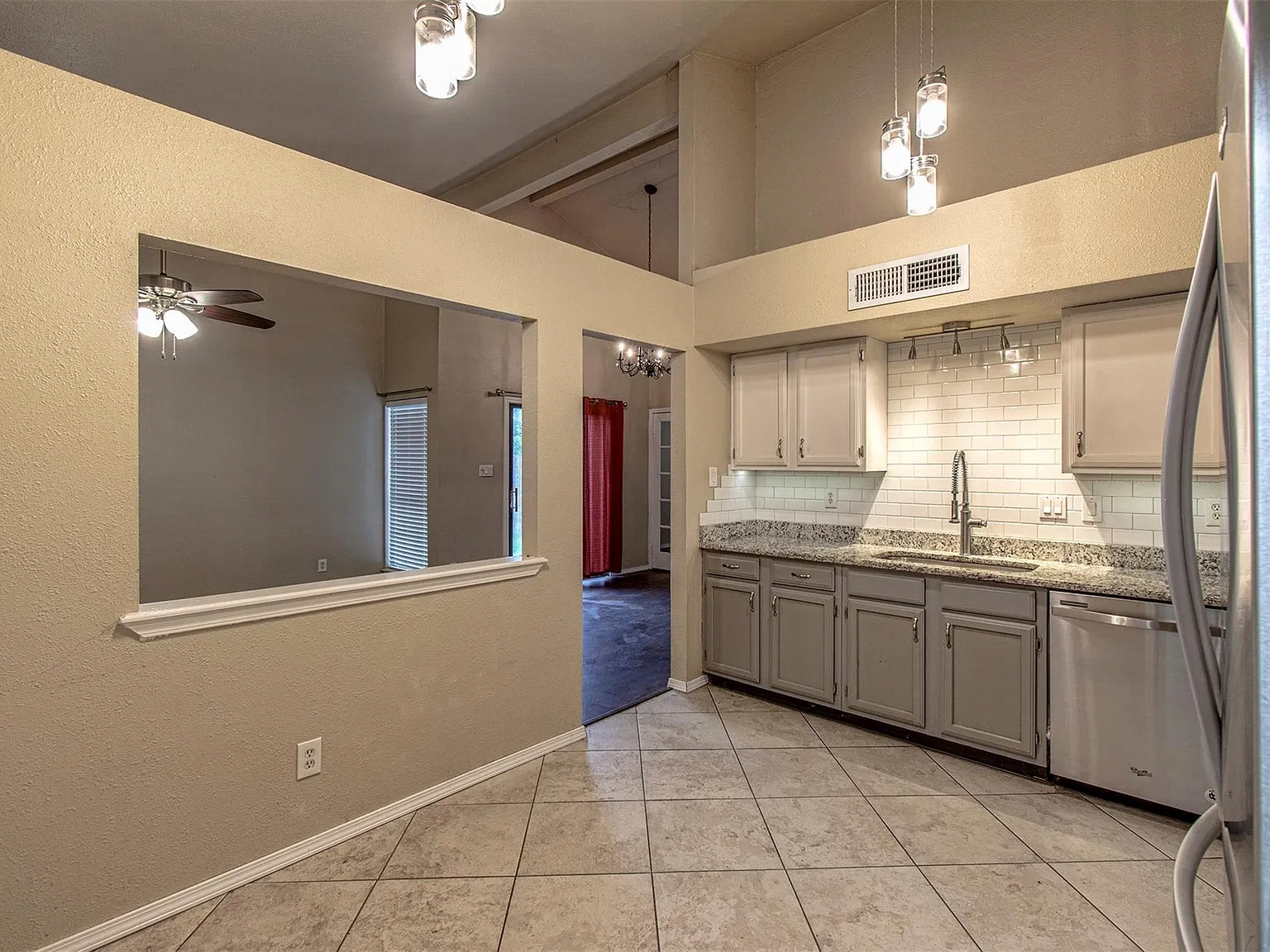 3 bed, 1258 sqft, $2,000 — Photo 3