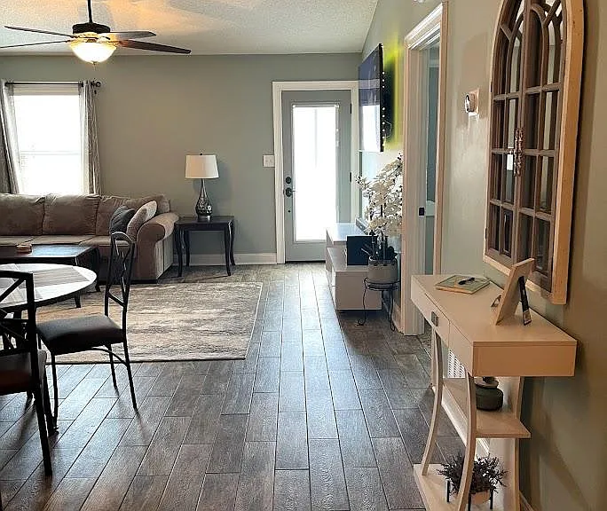720 Greensboro Way — Photo 2