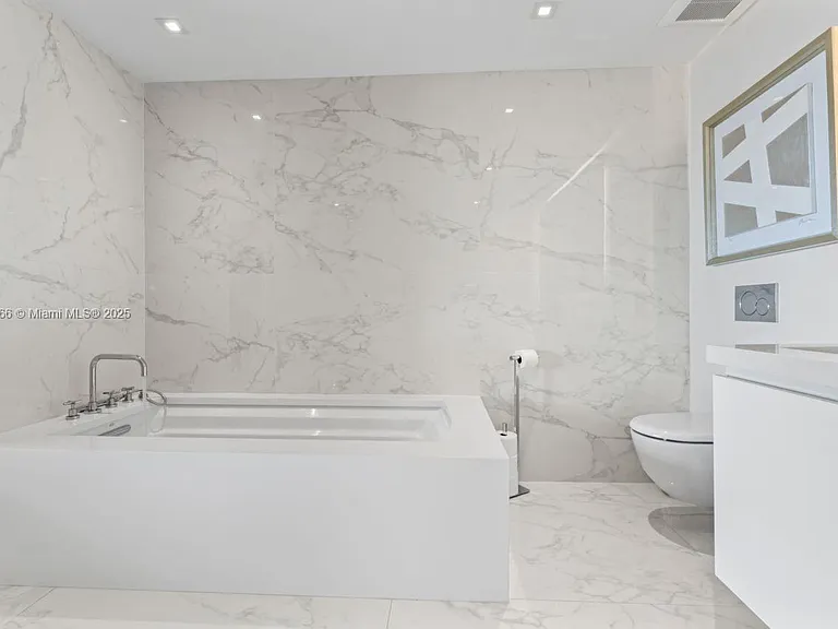 19143 Fisher Island Dr #19143 — Photo 58