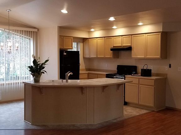 3rd image of 2406 99th Ave NE