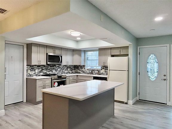 4th image of 2261A Beverly Ln