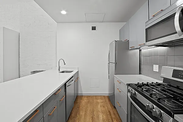 Rented by Keller Williams NYC | media 16