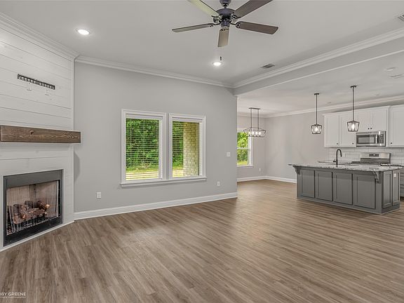 3rd image of 1013 Voss Rd