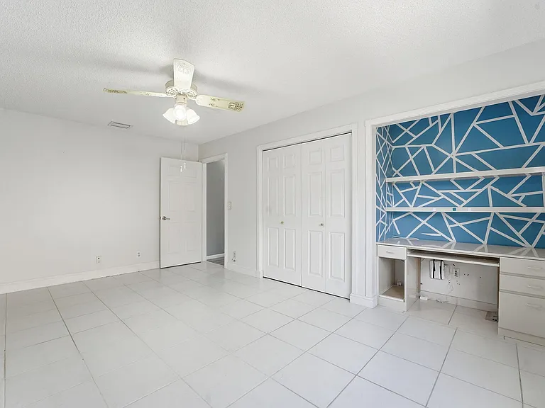 9284 Laurel Green Dr — Photo 22