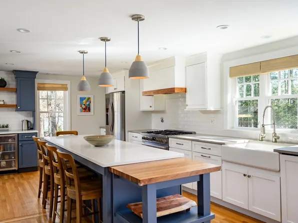 4 Volunteer Rd, Hingham, MA 02043