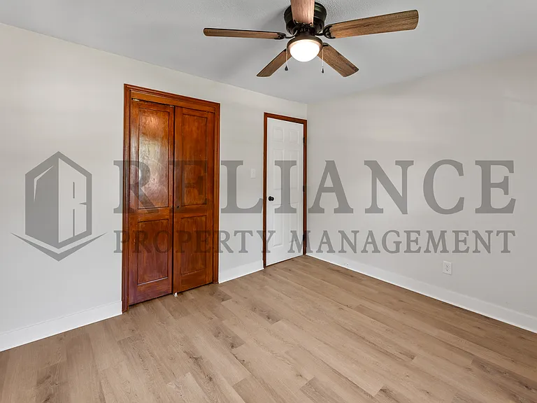 1103 S Waverly Rd — Photo 13