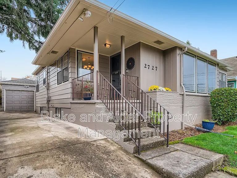 2727 NE 65th Ave — Photo 2