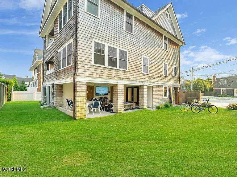985 Ocean Ave — Photo 48