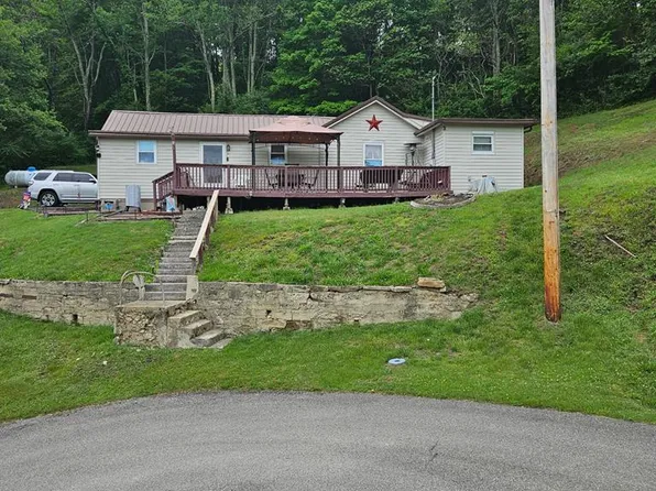 401 Goad Ave, Matoaka, WV 24736