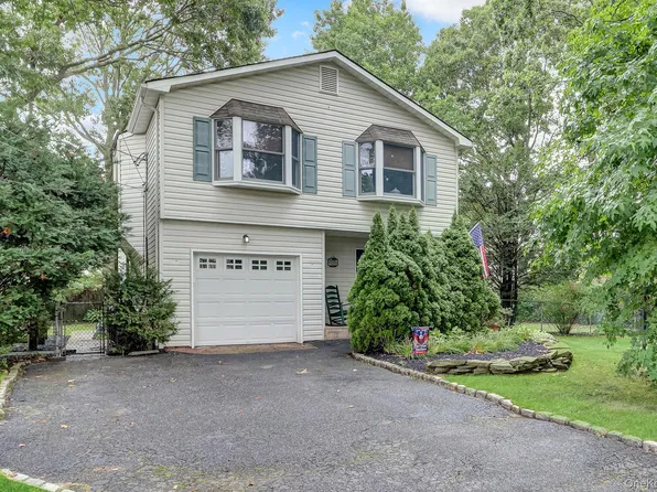 41 Main Avenue, Mastic, NY 11950