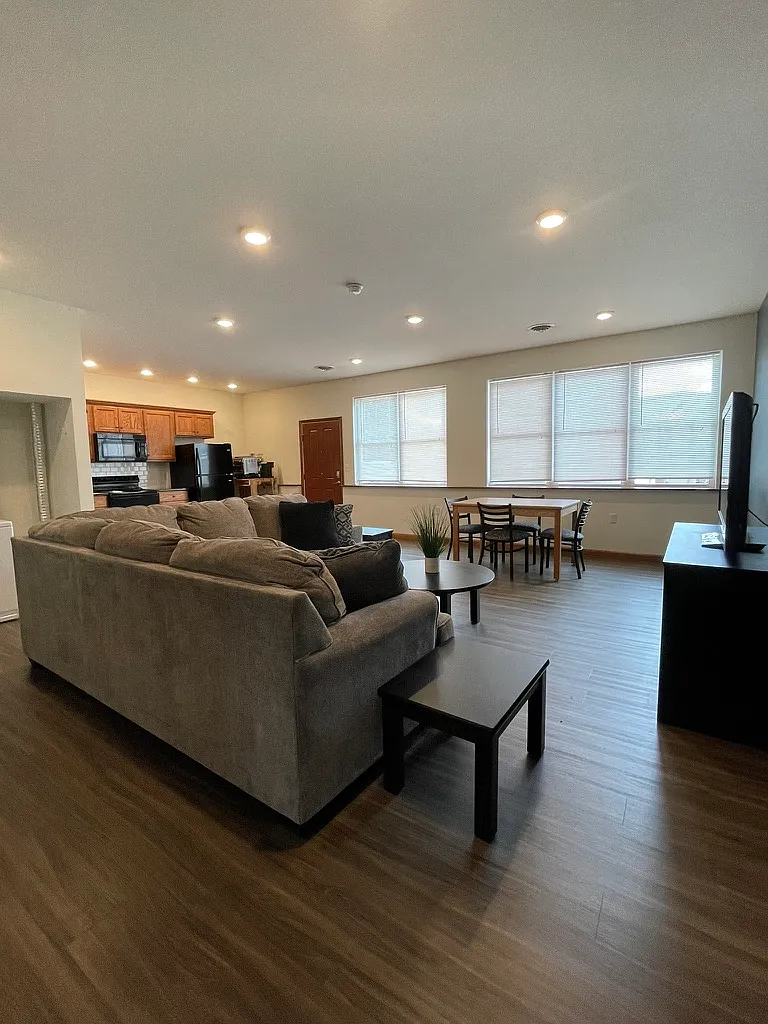 941 West 3rd Street - Unit 6 - 1 — Photo 3