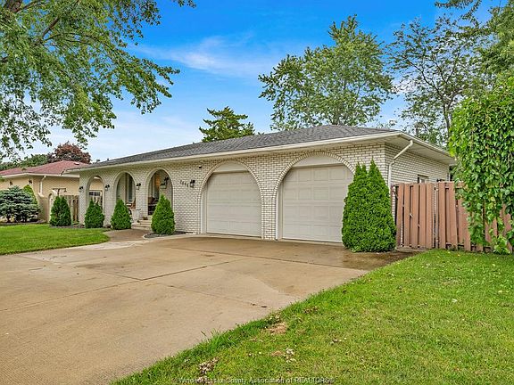 3rd image of 2068 Lesperance Rd