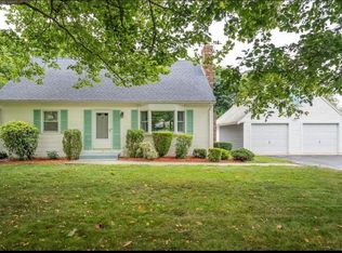 5 Barton Ln, Middletown, RI 02842