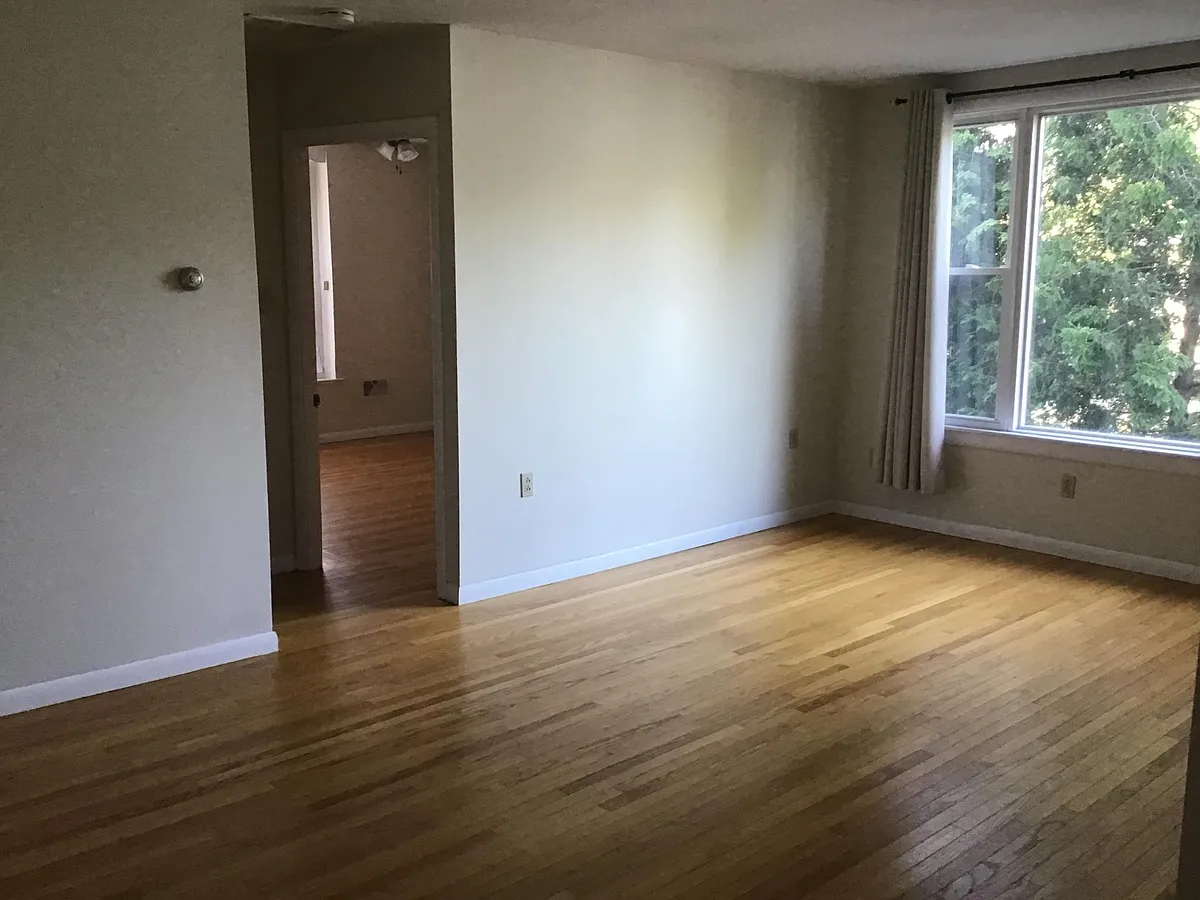 Building Photo - 1637 Monsey Ave #2