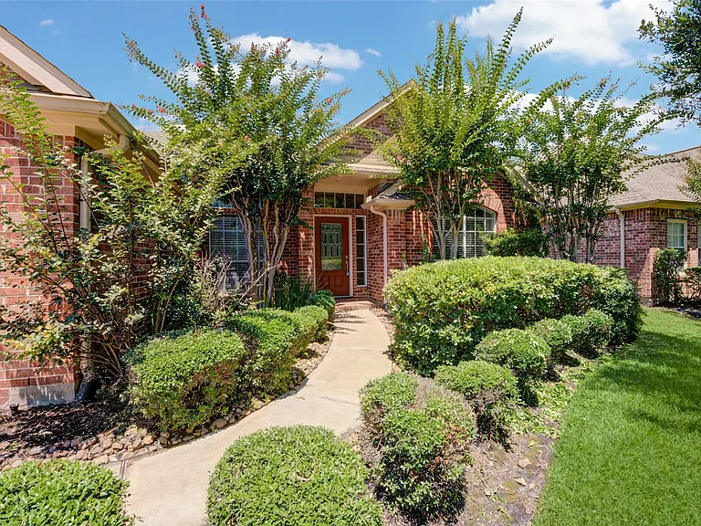 9026 Robinhoods Well Dr — Photo 1