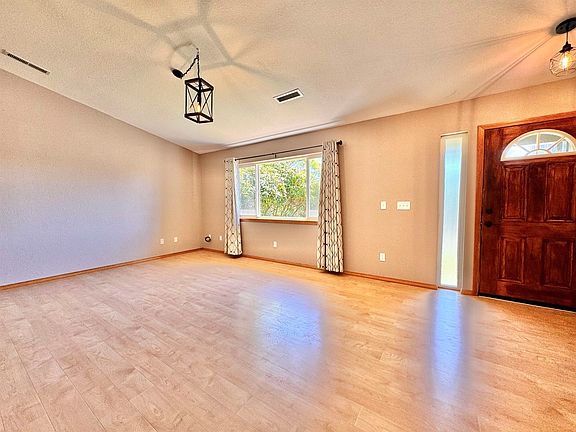5th image of 2510 Peveler Ave