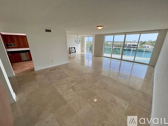 3rd image of 20201 E Country Club Dr APT 505