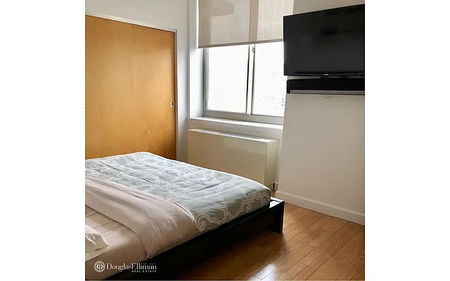 Rented by Douglas Elliman | media 19