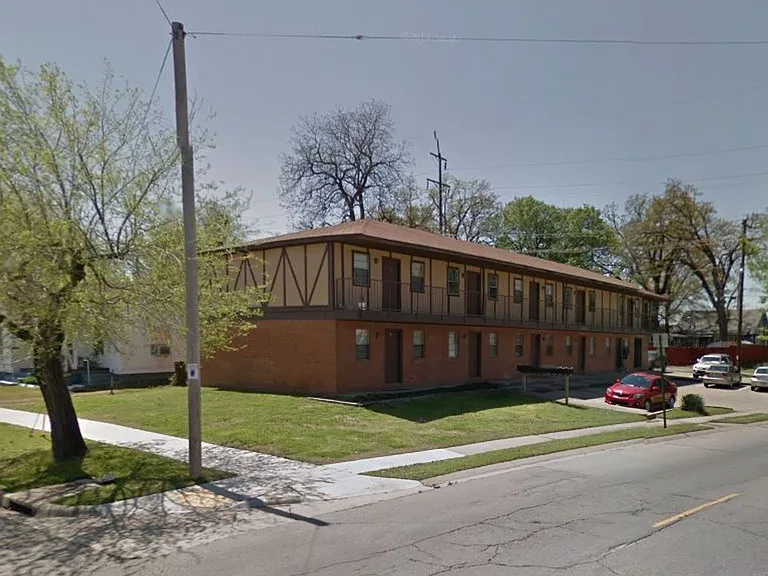 The Oak: 1 & 2 Bedroom Apartments — Photo 11