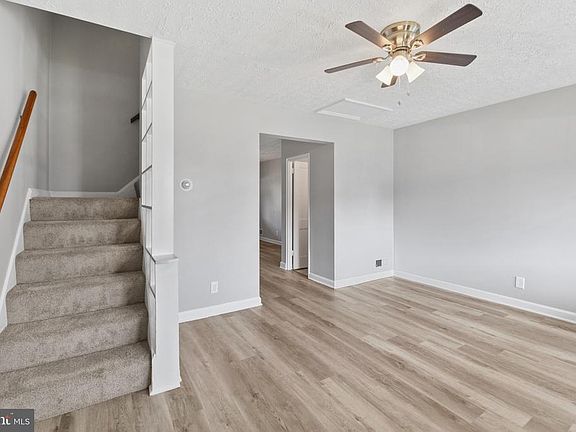 3rd image of 826 Jeannette Ave