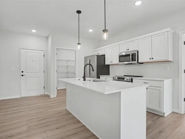 4428 Deer Creek Rd #202, Iowa City, IA 52246