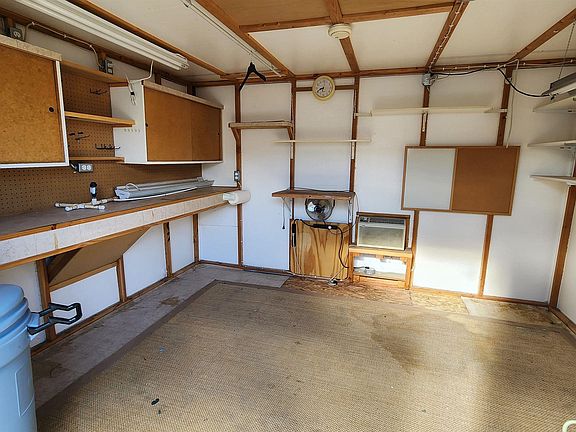 5th image of 2205 E Linden St Trailer 3