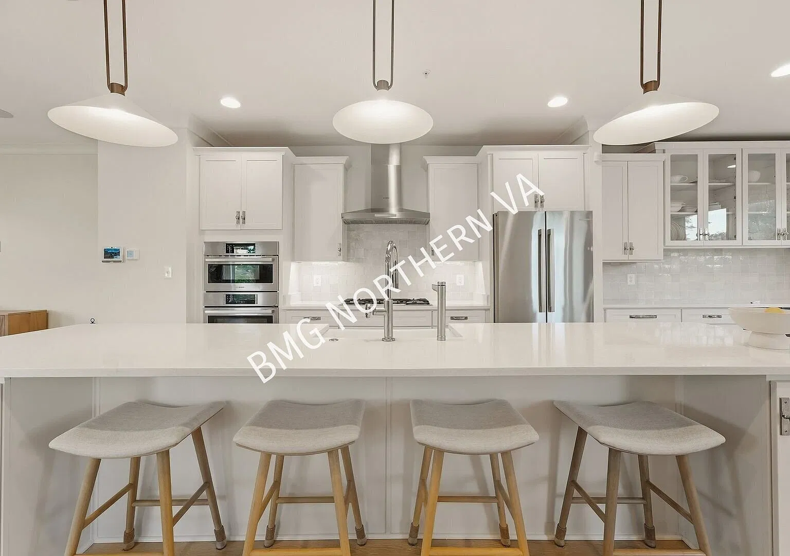 Designer End-Unit Townhome with Private Rooftop Terrace Parking for Four — Photo 3
