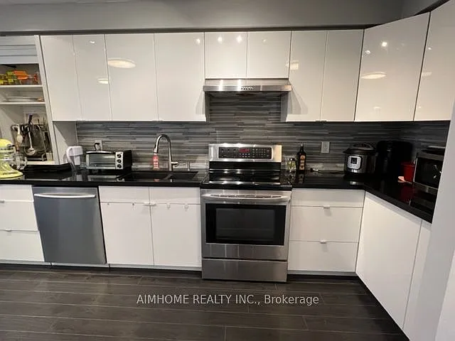 9013 Yonge St — Photo 9