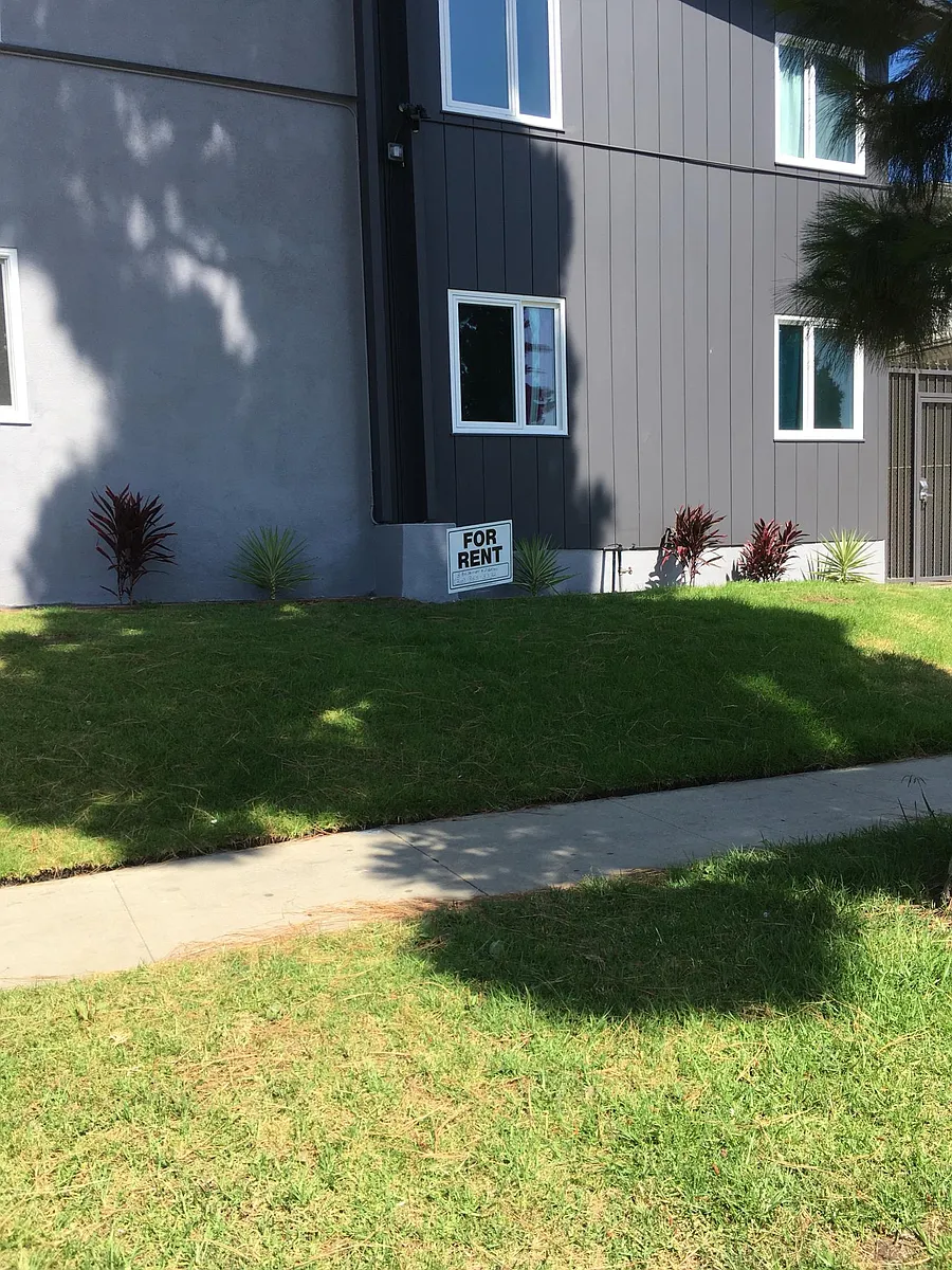 Building Photo - 11702 Crenshaw Blvd #C