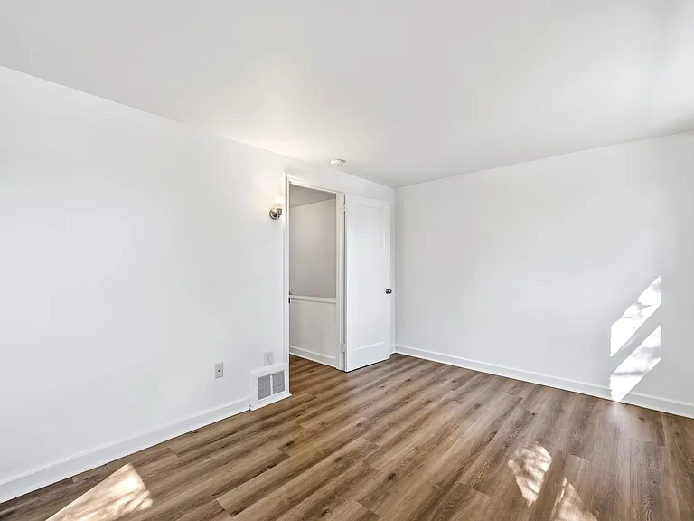 519 Vine St — Photo 17
