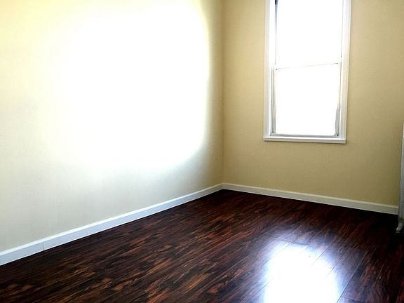 3rd image of 2522 30th Ave APT 2F