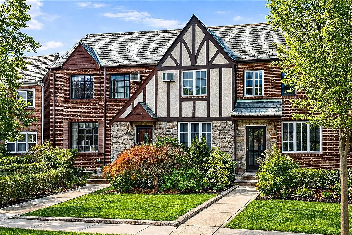 67-68 Groton Street 1