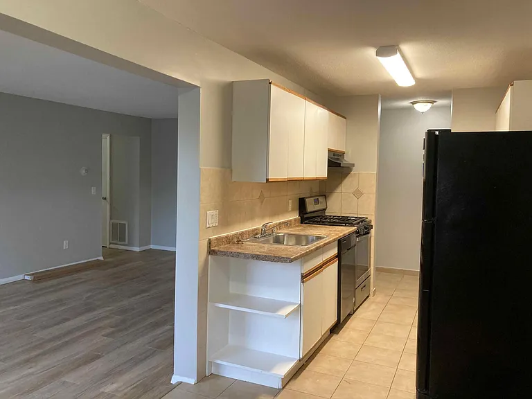 48 Shrewsbury Green Dr #E — Photo 19