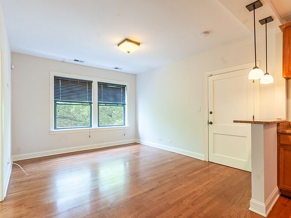5th image of 3437 N Lakewood Ave #2F