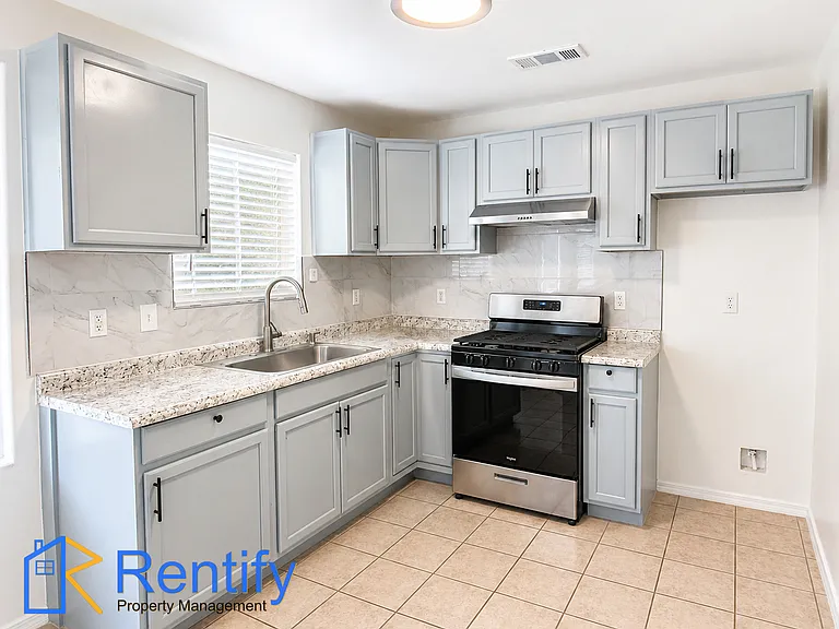 209 E Moneta Ave #B — Photo 8