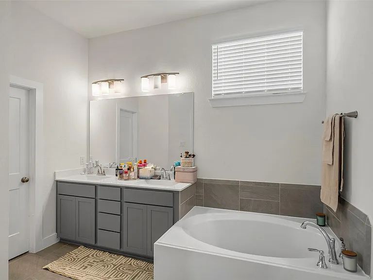 21130 Medina River Dr — Photo 19