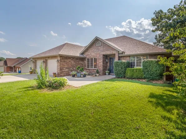 2611 Windbrook Ln, Lebanon, MO 65536