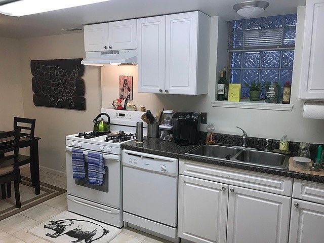 1st image of 1424 W Fletcher St #G1