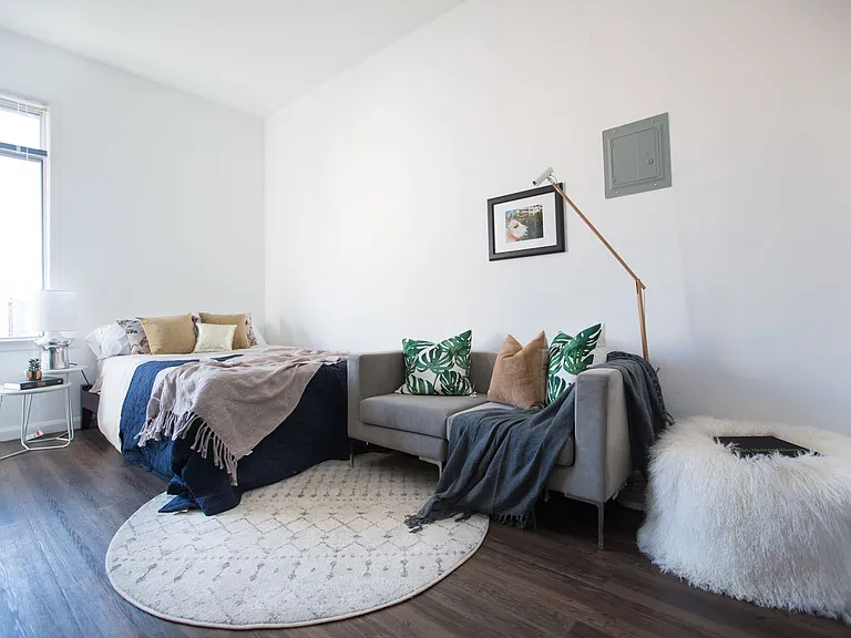 57 Taylor — Photo 1