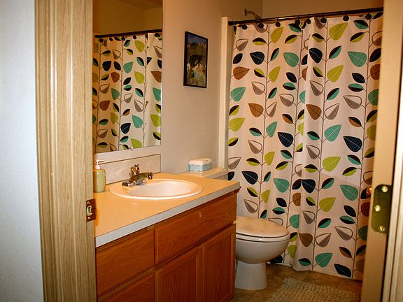 4th image of 2136 Ahlers Ave