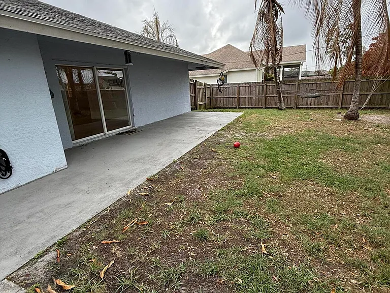 249 NE Glentry Ave — Photo 14
