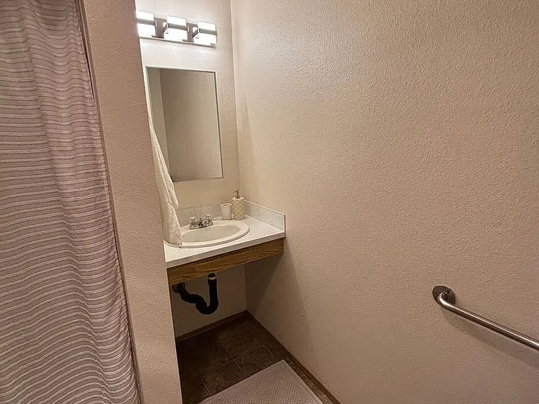 Kelly Anne Apartments — Photo 53