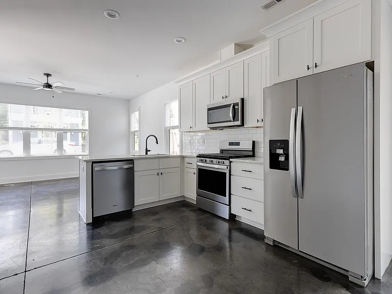 1120 Gurley St #B — Photo 3