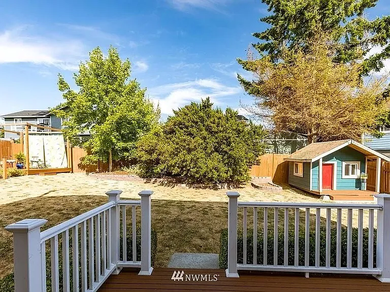 910 SW Regency Dr — Photo 16