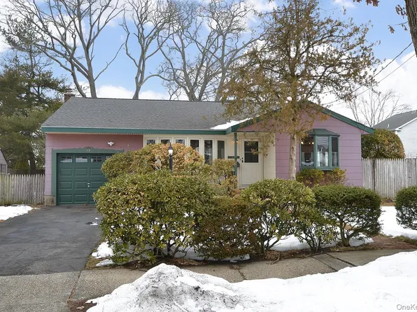 11 Cherokee Street, Massapequa, NY 11758
