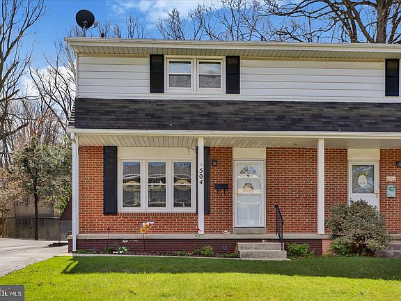 3rd image of 504 E Linden St