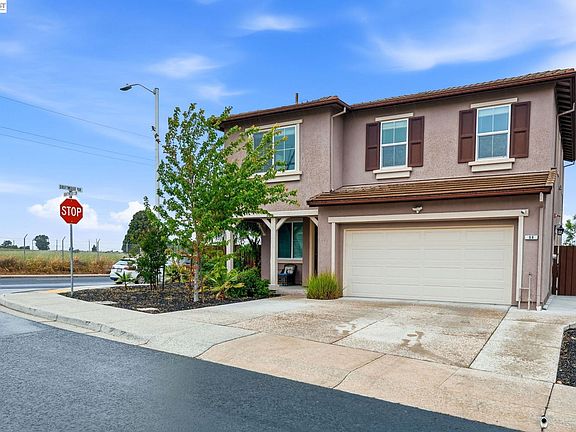 3rd image of 98 Driftwood Cir