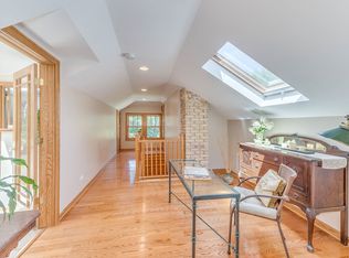 16 E Elm Ave, Roselle, IL 60172