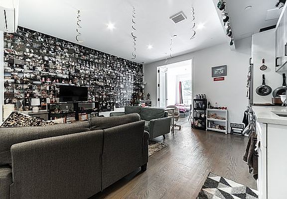 4th image of 254 E 28th St #3A